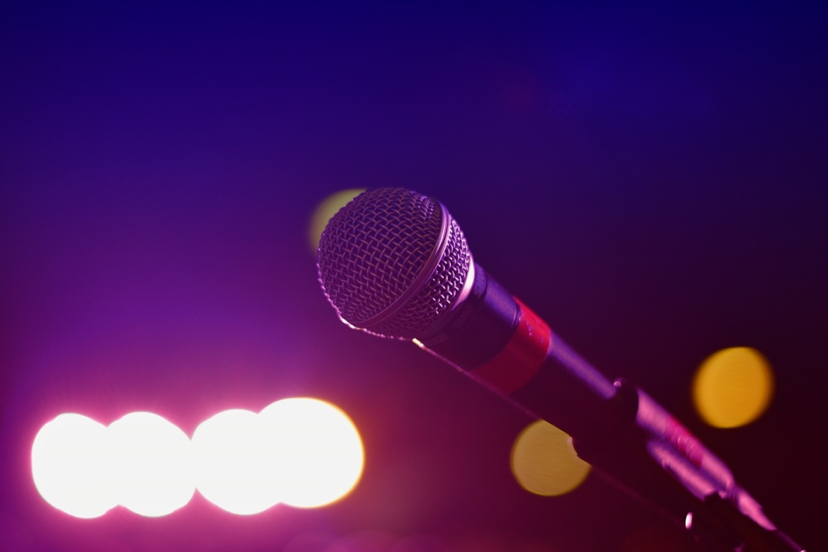 audio-microphone-bokeh-lights-1851517.jpg